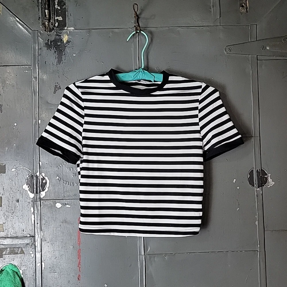 🤎 Jailbait Stripe Ringer Tee - Picture 5 of 6